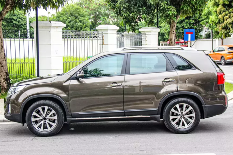 Kia Sorento 2014 chi 430 trieu, re hon Hyundai SantaFe tai sao kho ban?-Hinh-2