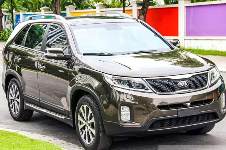 Kia Sorento 2014 chi 430 trieu, re hon Hyundai SantaFe tai sao kho ban?-Hinh-3