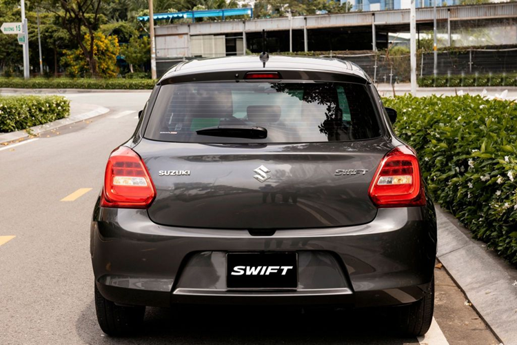 Suzuki Swift dang giam gia gan 100 trieu dong, re nhat phan khuc-Hinh-5