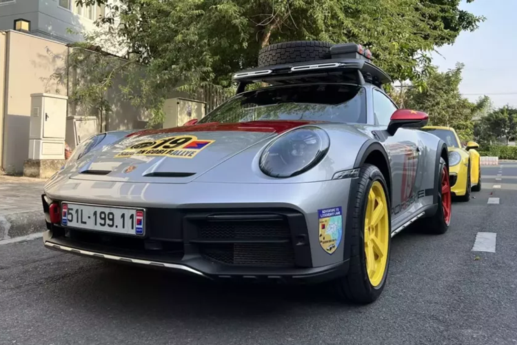 Chu xe Porsche 911 Dakar hon 16 ty tau bien dep chi ton vai bat pho?-Hinh-3