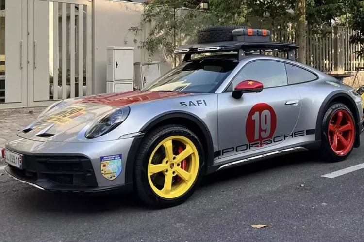 Chu xe Porsche 911 Dakar hon 16 ty tau bien dep chi ton vai bat pho?