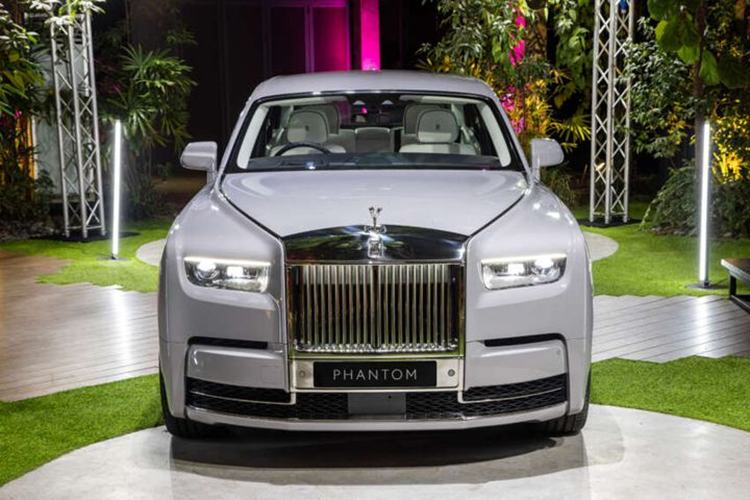 Rolls-Royce Phantom Series II tai Malaysia, re bang 1/6 xe nhap tu Viet Nam