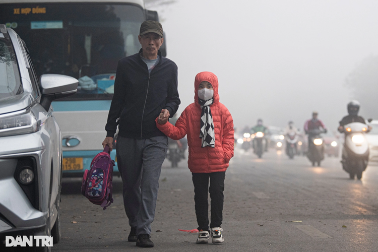 Suong mu day dac chua tung thay, bau troi Ha Noi nhu Sa Pa-Hinh-15