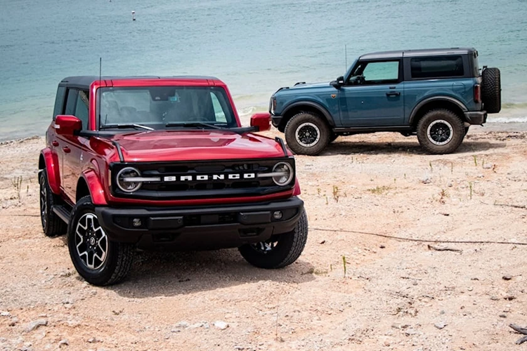 Ford tang 1.000 USD cho chu so huu xe Jeep doi sang Bronco-Hinh-2
