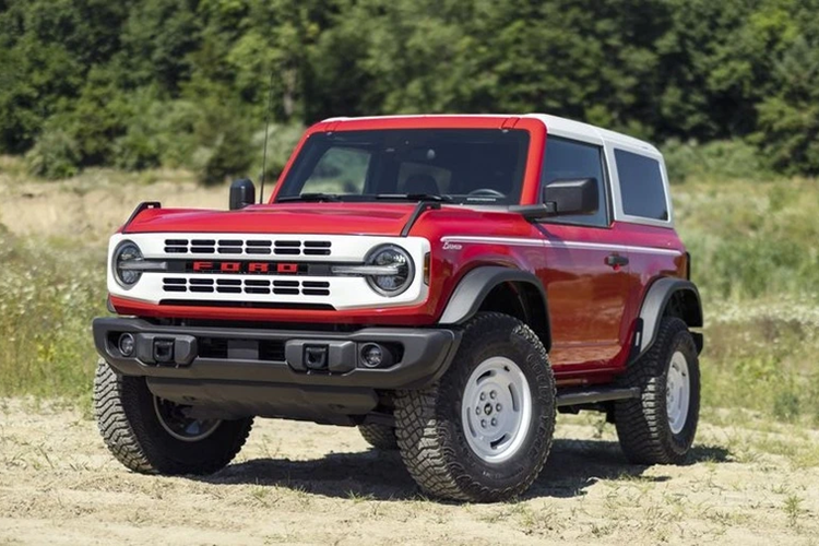 Ford tang 1.000 USD cho chu so huu xe Jeep doi sang Bronco