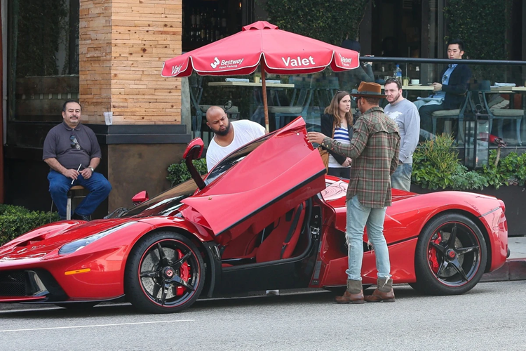 Ngam dan sieu xe Ferrari trieu do cua tay dua F1 Lewis Hamilton-Hinh-13