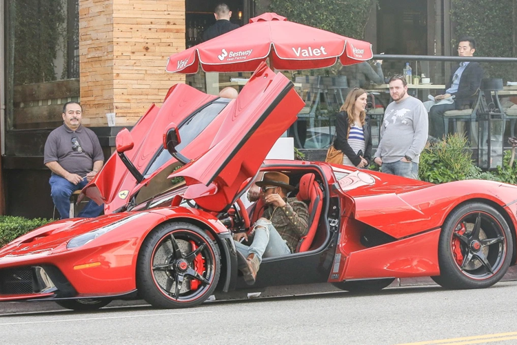 Ngam dan sieu xe Ferrari trieu do cua tay dua F1 Lewis Hamilton-Hinh-18