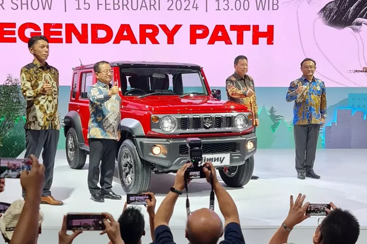 Suzuki Jimny 5 cua tu 720 trieu dong tai Indonesia, sap ve Viet Nam