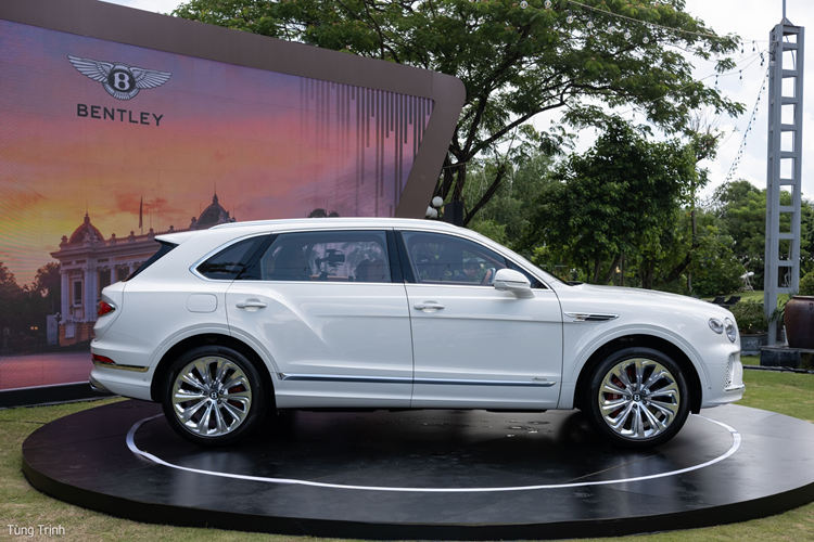 Bentley Bentayga EWB Azure tu 25 ty ve Viet Nam co gi thu vi?-Hinh-14