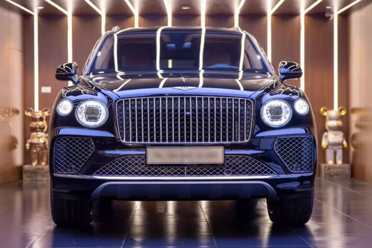 Bentley Bentayga EWB Azure tu 25 ty ve Viet Nam co gi thu vi?-Hinh-2