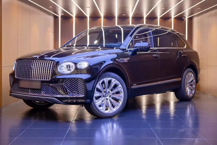 Bentley Bentayga EWB Azure tu 25 ty ve Viet Nam co gi thu vi?