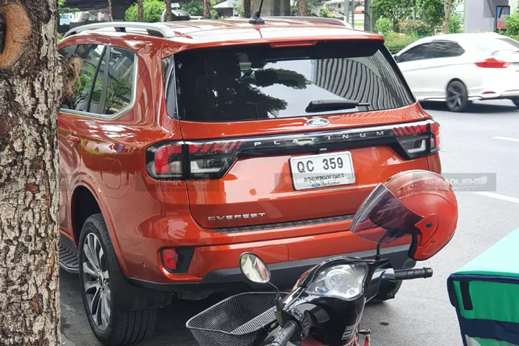 Ford Everest Platinum 2024 sap ban tai Viet Nam, khoang 1,7 ty dong-Hinh-2