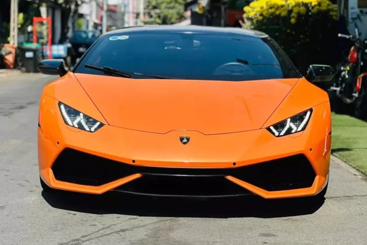 Dan choi xe may “2 thi” mien Tay tau Lamborghini Huracan gia 9 ty