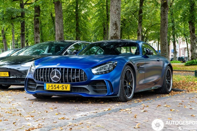 Sieu xe Mercedes-AMG GT R bat ngo mat lai, lao xuong 