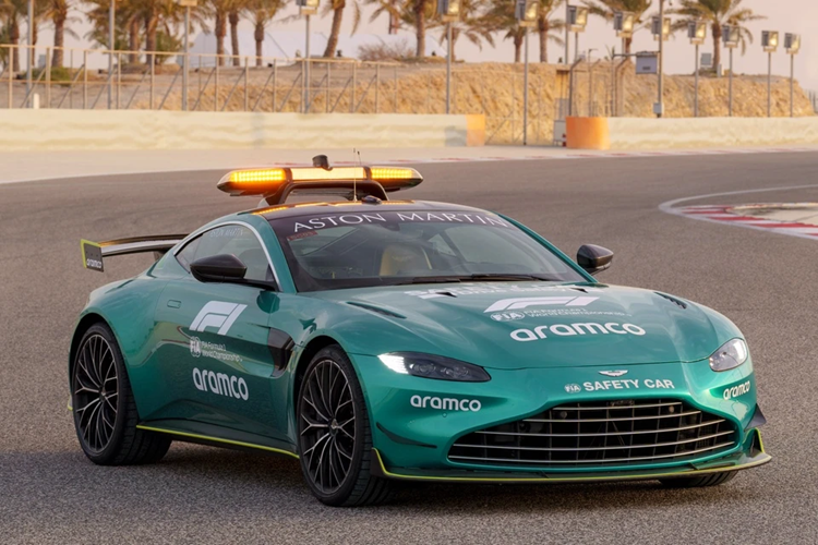 Aston Martin Vantage vua ra mat lam nhiem vu FIA tai F1 2024-Hinh-16