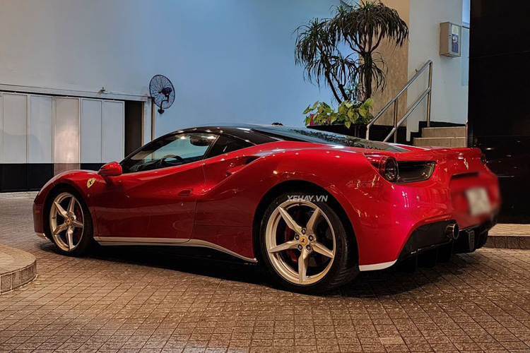 Ferrari 488 GTB nat dau o Ha Noi da phuc hoi 