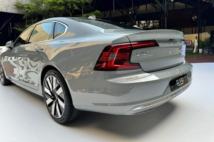 Can canh Volvo S90 Recharge Ultimate 