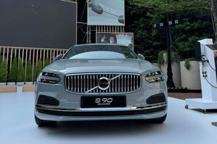 Can canh Volvo S90 Recharge Ultimate 