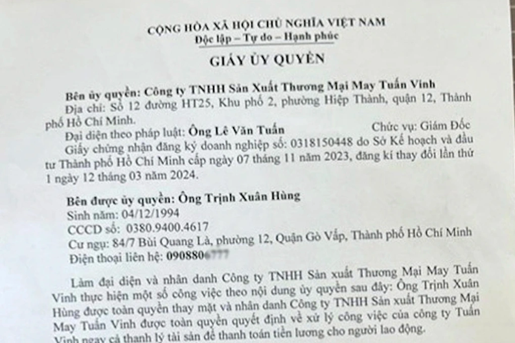 Cong nhan di doi luong phat hien Giam doc ban hang o cang tin-Hinh-3