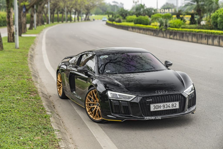 Audi R8 V10 Plus dau tien ve Viet Nam, 10 nam van 