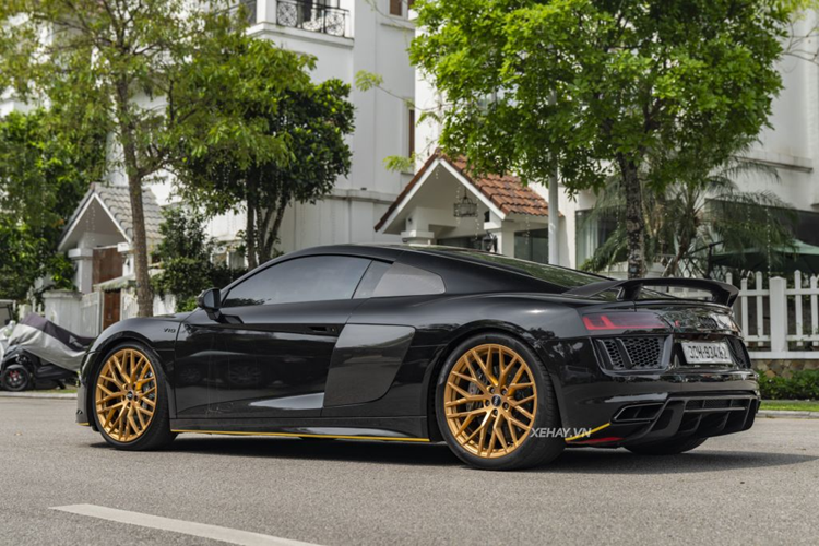 Audi R8 V10 Plus dau tien ve Viet Nam, 10 nam van 