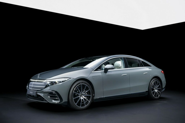 Mercedes-Benz EQS 2025 nang cap, pin chay xa va sang chanh hon-Hinh-2