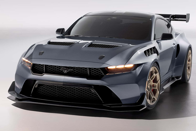 Ford Mustang GTD 2024 mo ban, dat ngang ngua sieu xe Ferrari F8