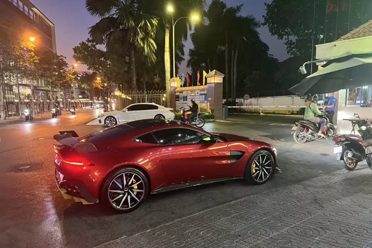 Aston Martin Vantage hon 15 ty tiep tuc ve nha Dang Le Nguyen Vu-Hinh-2