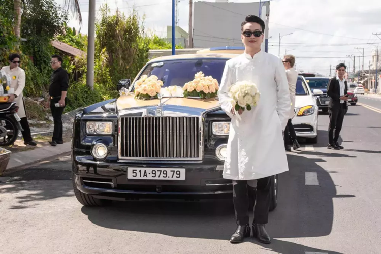 Tan thay Rolls-Royce Phantom hon 19 ty cua ca si TiTi di hoi vo-Hinh-4