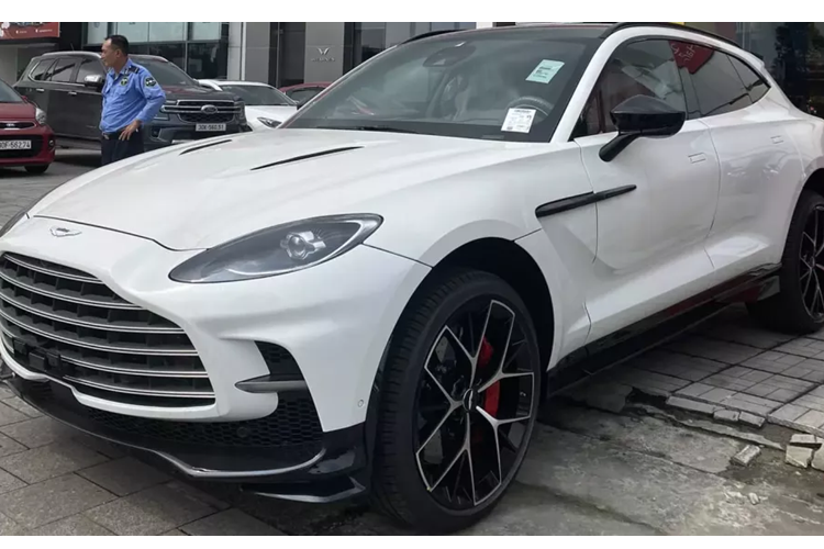 Aston Martin DBX707 - SUV nhanh nhat the gioi gan 22 ty ve Viet Nam-Hinh-9