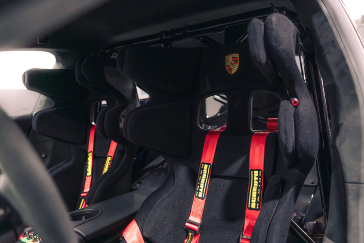 Porsche Taycan Turbo GT lam xe dan duong mua giai Formula E 2024-Hinh-7