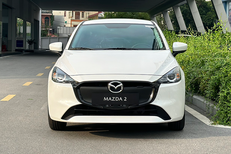 Mazda2 uu dai manh tay giam con 408 trieu dong, 