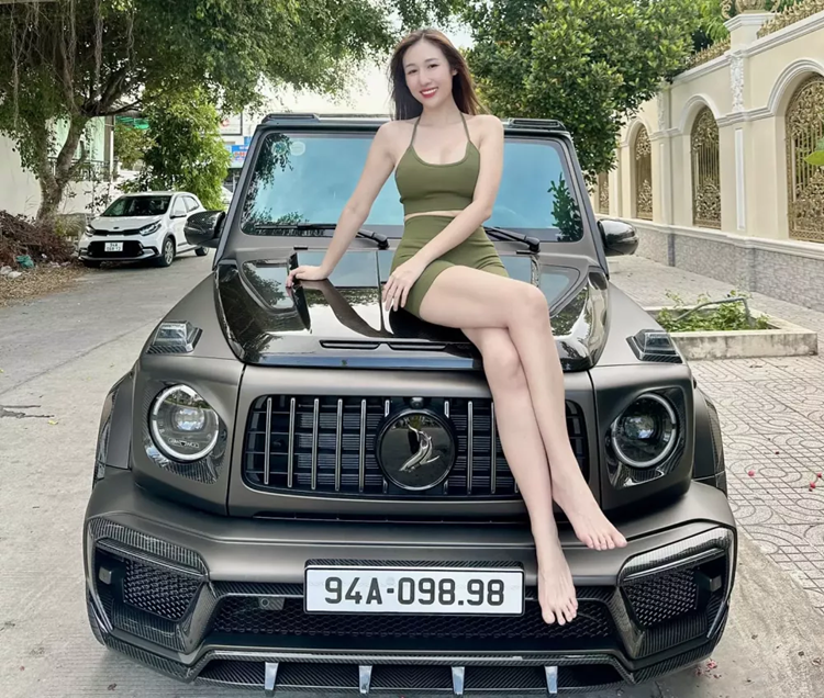 Vo chong dai gia Bac Lieu ban Lamborghini gan 8 ty tau Mercedes G63