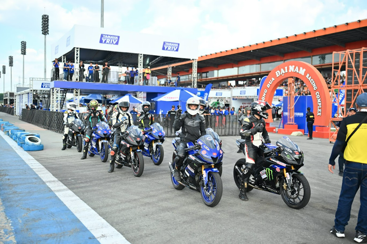 Yamaha Racing Institute of Vietnam 2024 - bung no dam me toc do-Hinh-2