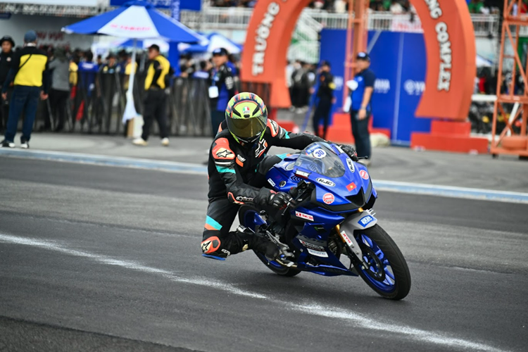 Yamaha Racing Institute of Vietnam 2024 - bung no dam me toc do-Hinh-3