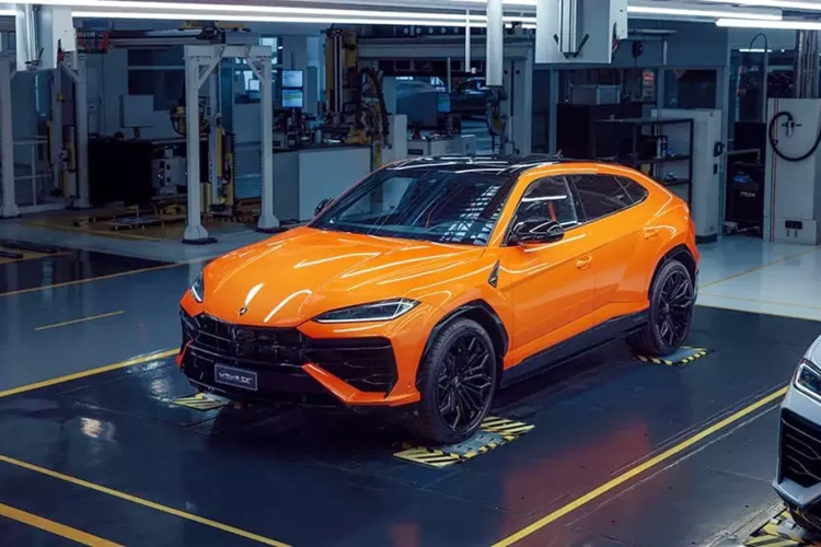 Lamborghini Urus SE ma Minh Nhua dang 