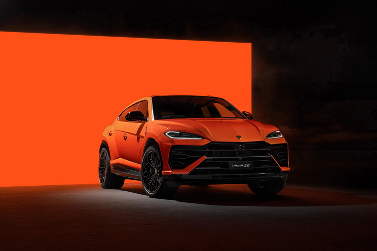 Lamborghini Urus SE ma Minh Nhua dang 