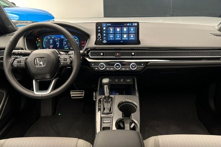 Honda Civic 2025 ra mat, ban hybrid 