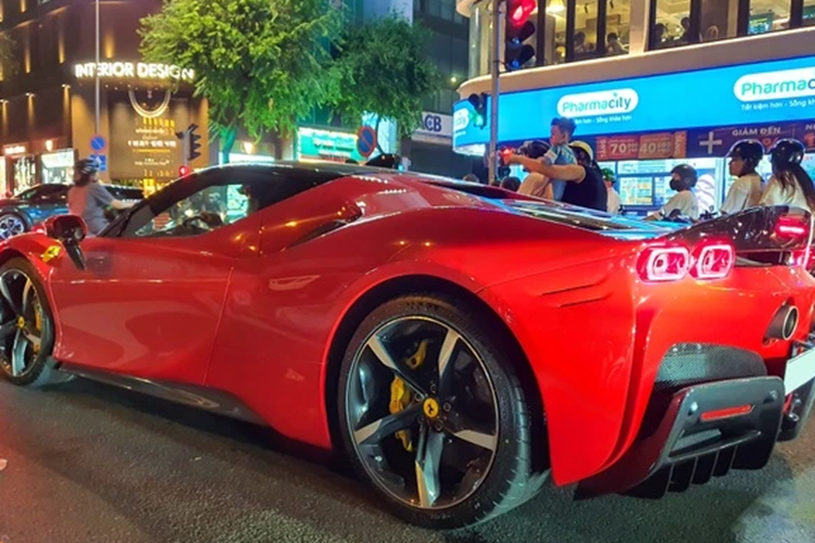 Ferrari SF90 Stradale bi an nhat Viet Nam ra bien NG, khoang 19 ty-Hinh-11