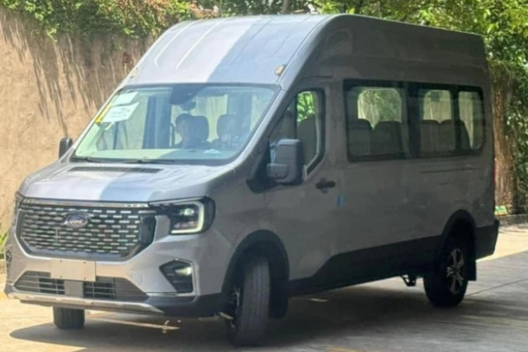 Tan thay Ford Transit 2024 tai Viet Nam gia khoang 889 trieu dong