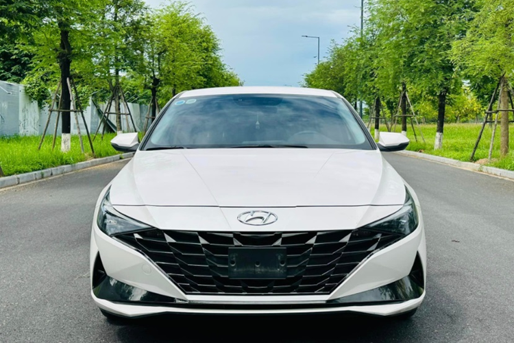 Hyundai Elantra tieu chuan dang re hon Accent cao cap o Viet Nam-Hinh-2