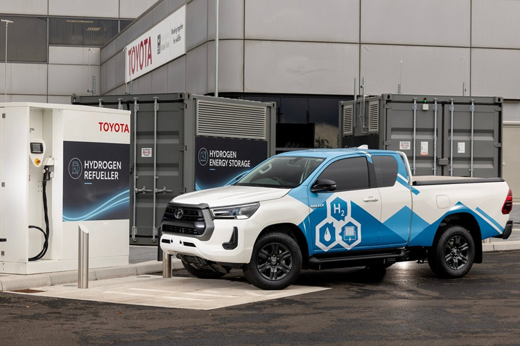 Ban tai Toyota Hilux dong co hydro 