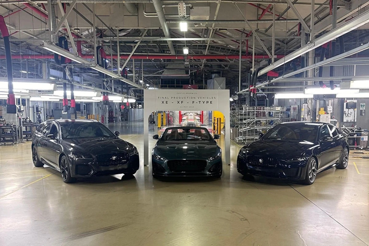 Jaguar F-Type cuoi cung xuat xuong, khai tu oto dong co dot trong-Hinh-5