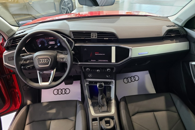 Audi Q3 Black Edition 2024 gia 1,8 ty dong, van dung chia khoa co-Hinh-4