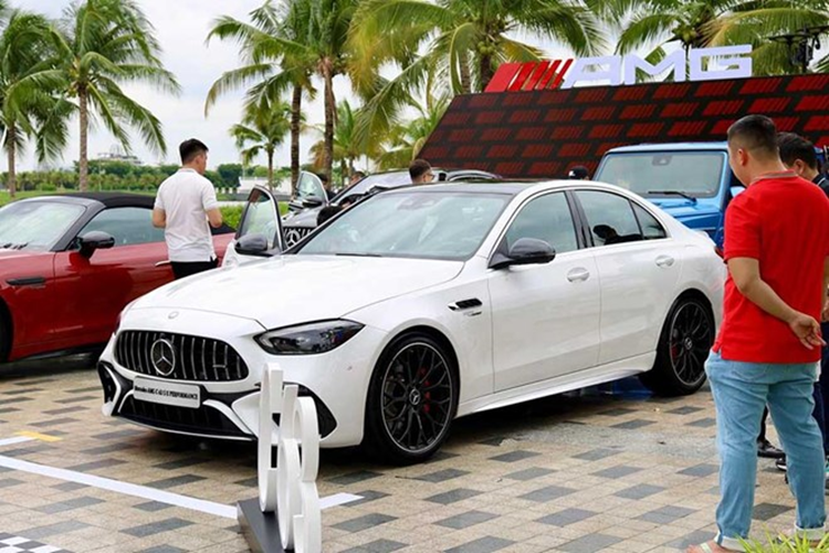 Phien ban Mercedes-Benz C-Class dat nhat da 