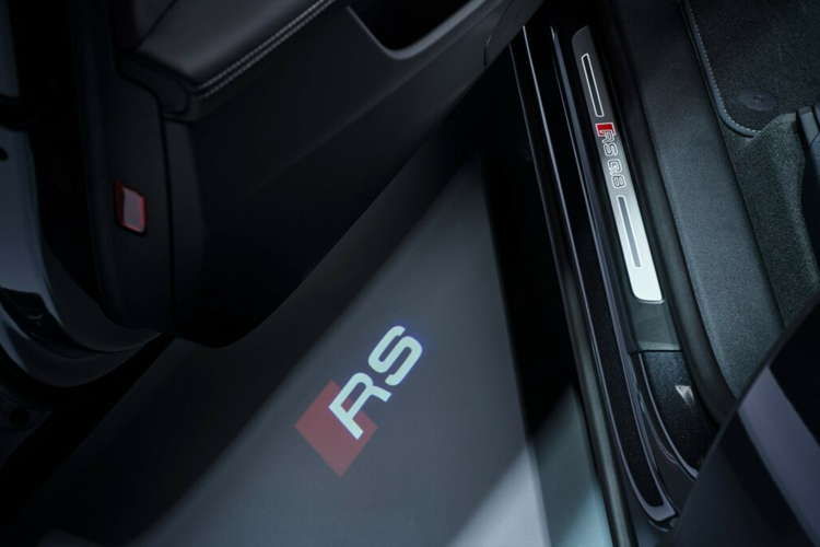 Audi RS Q8 2025 tu 141.900 USD lap ky luc tai “dia nguc xanh”-Hinh-8