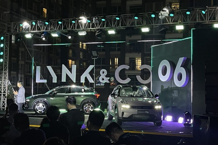 Lynk & Co 06 - xe 