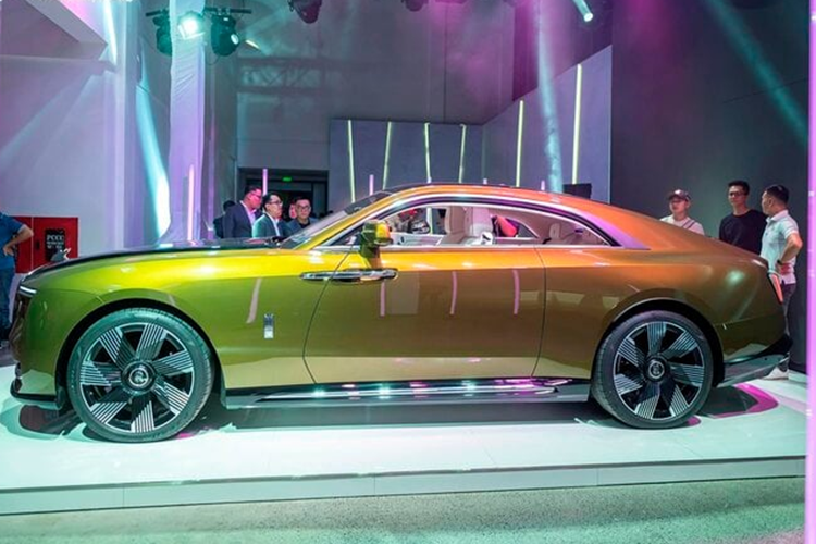 Rolls-Royce Spectre dien gan 18 ty tai Viet Nam den tay Minh Nhua-Hinh-4