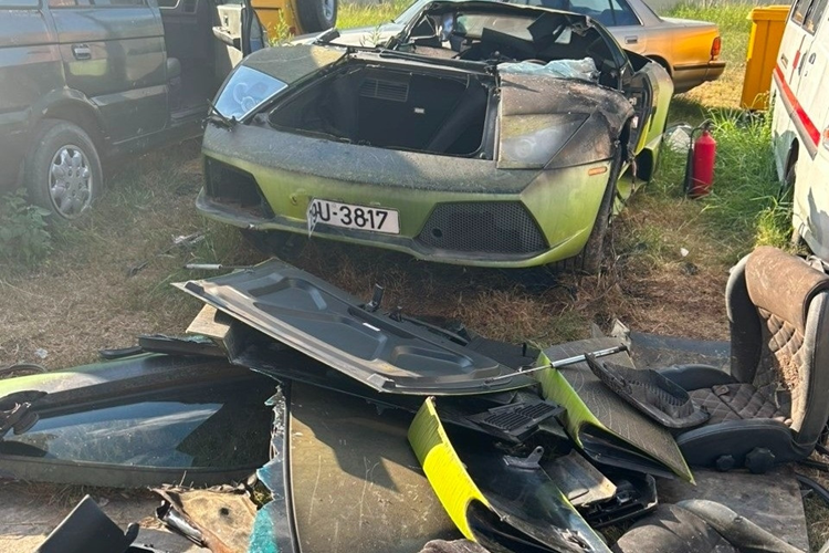 Tieu huy Lamborghini, Mercedes-Benz tien ty nhap lau o Quang Binh-Hinh-7