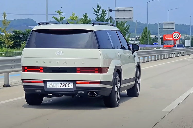 Hyundai SantaFe 2024 ve Viet Nam, gia chao ban khoang 1,4 ty dong?-Hinh-2
